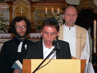 Modlitba rabína za asistence katolického a evangelického faráře