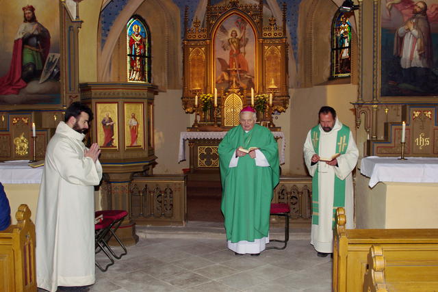 Bohoslužba s biskupem Karlem Herbstem