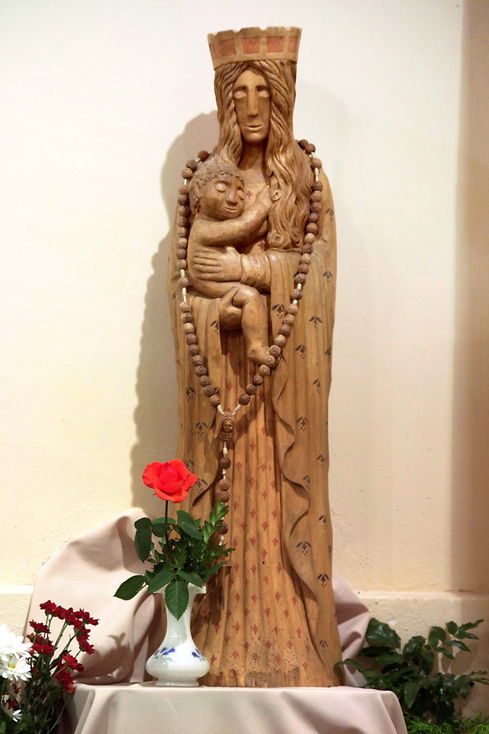 Socha Panny Marie v kostele sv. Jana Ktitele v Roztokch
