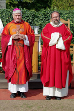 Biskup Václav Malý a páter Petr