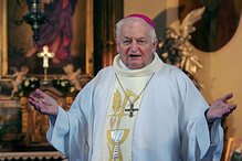 Biskup Karel Herbst káže
