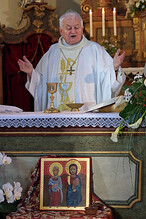 Biskup Karel Herbst slouží mši