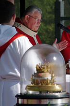 Kardinál Duka slouží mši u vzácné relikvie