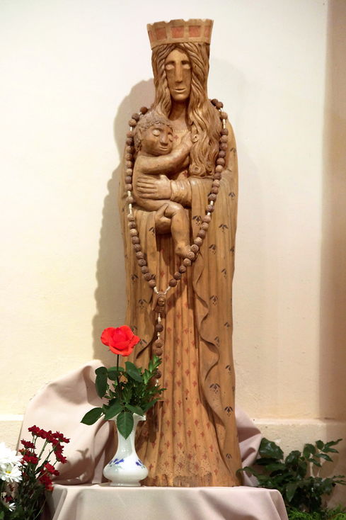 Roztoky, socha Panny Marie